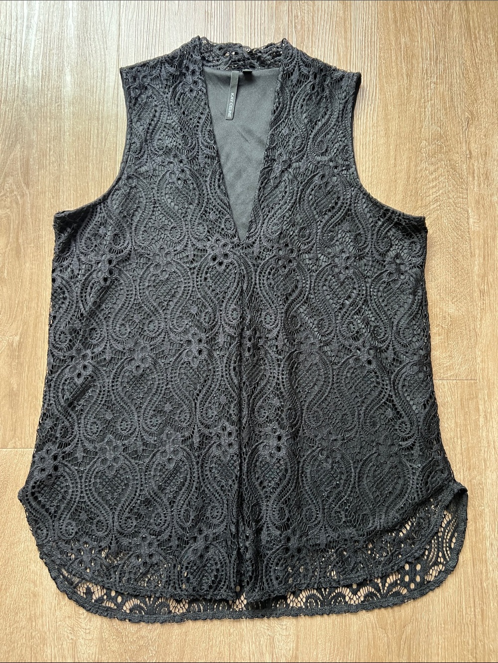 Kay Celine Women's Black Lace V-Neck Sleeveless Camisole Size Large